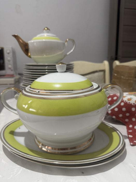 Продам столовый сервиз ОАЭ