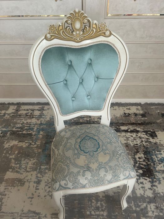 Стол со стульями