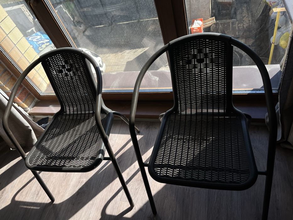 Продам два кресла по штучно