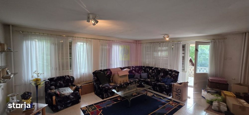 Vila de vanzare cu 6 camere si teren de 5116 mp in Cornu, Prahova