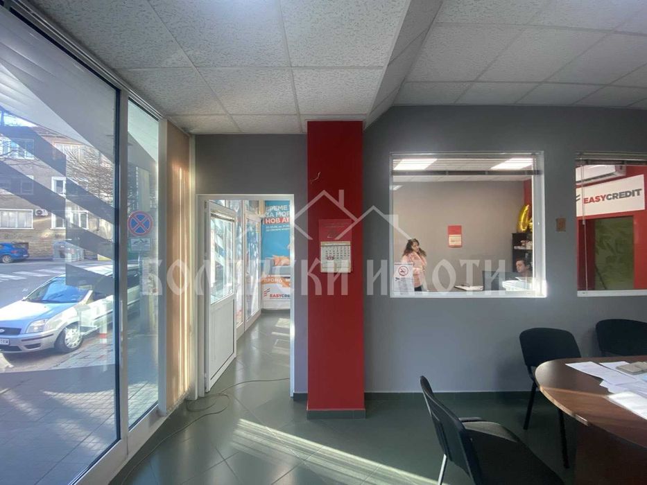 Дава се под наем Магазин в Велико Търново, Център - 120 кв.м за 1351.5 € - Снимка #3