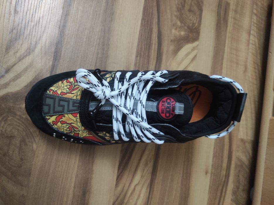 Versace chain reaction corona