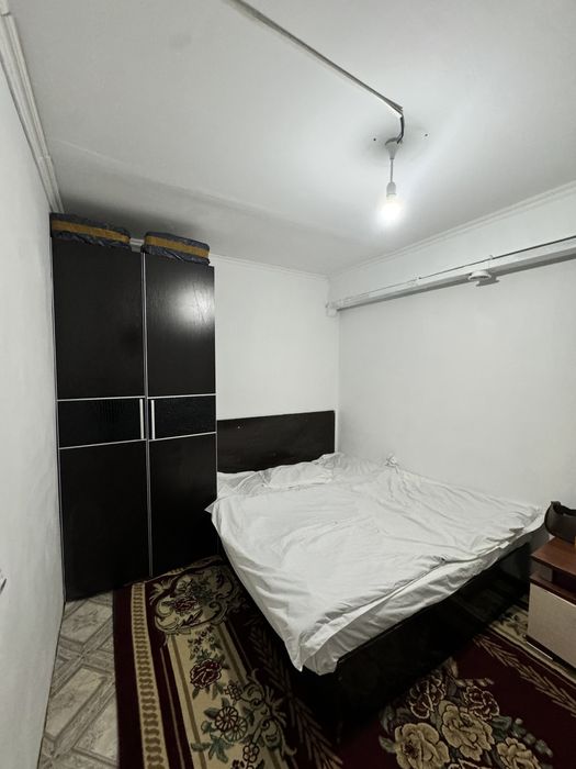 Сдаётся место в комнате для девушки.