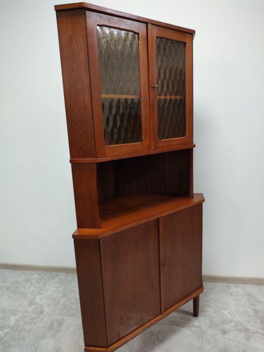 Винтидж ъглова витрина от 60-те Д375