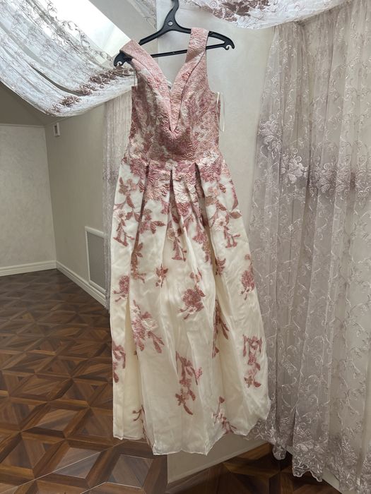 Вечерние платье