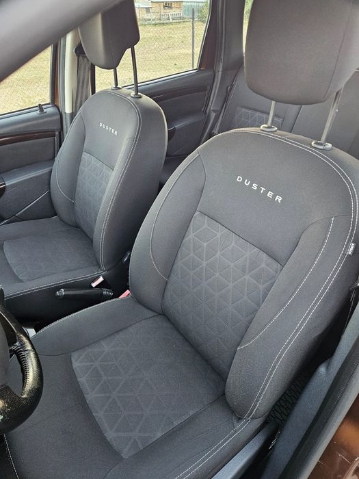 Vând  Dacia  Duster