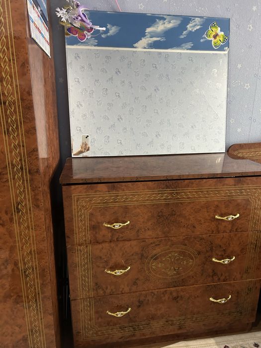 Продам спальный гарнитур