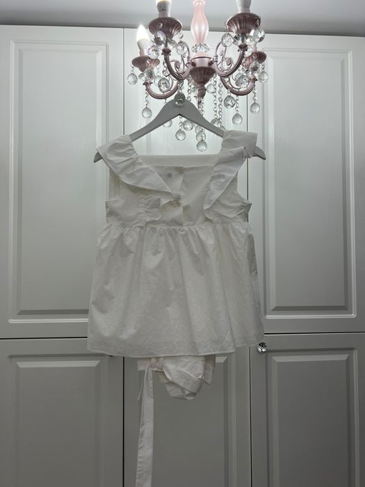 Vand costum alb pentru fete