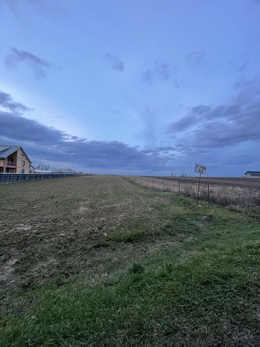 Vând teren extravilan - intravilan 4500 mp2