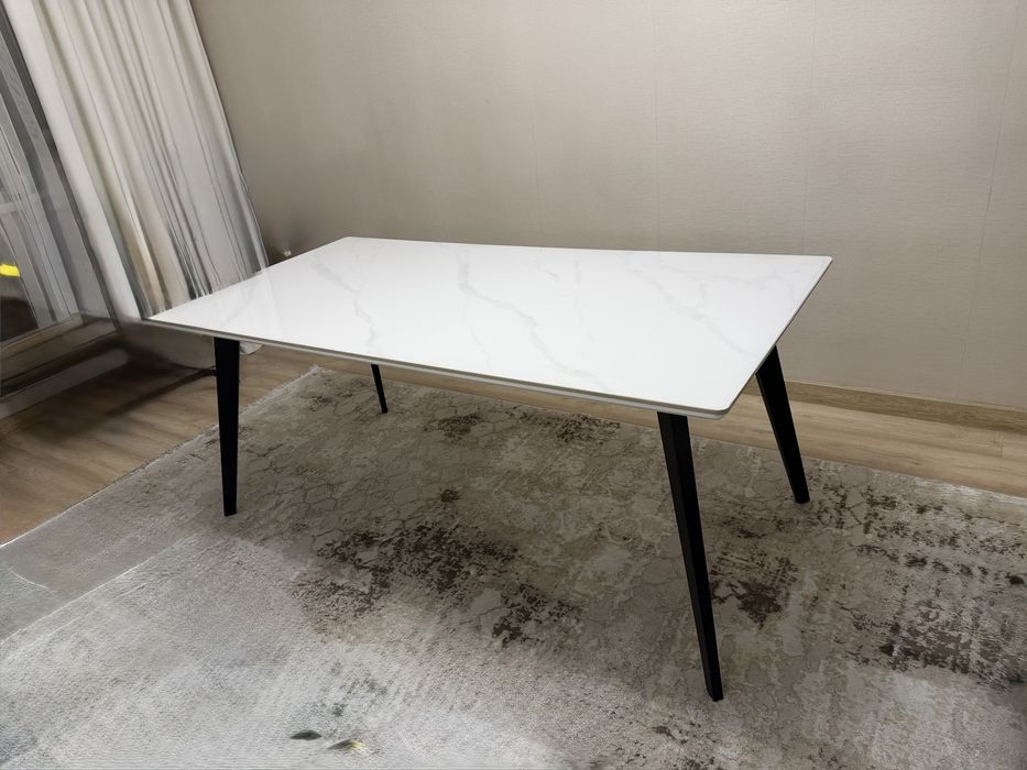 Стол в гостинную кухню