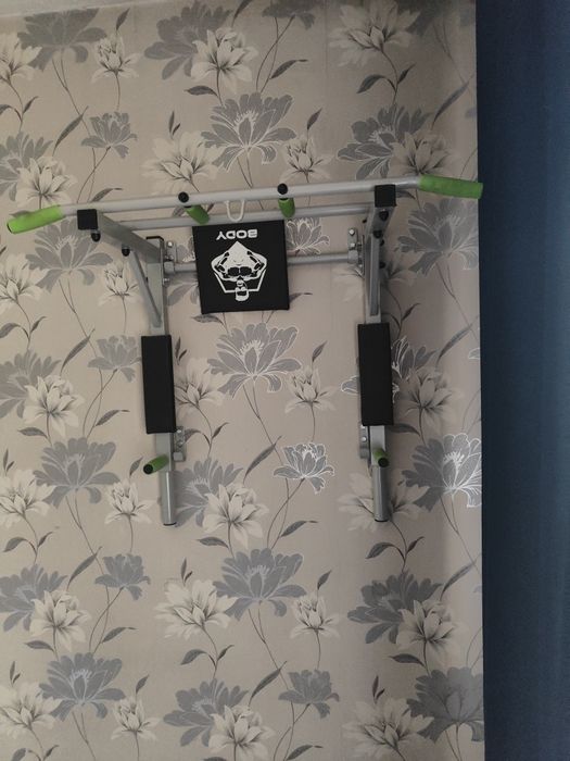 Кровать + турник. Стол + кресло