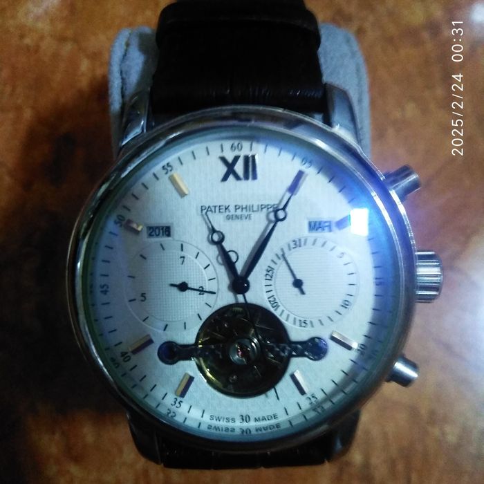 От Мужские швейцарские часы.