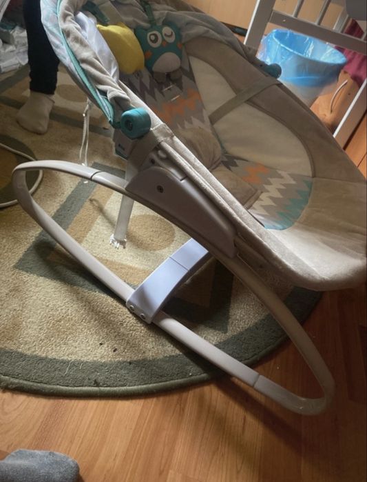 Leagan electric cu muzica si virbatii cu baterii incluse + inca doua