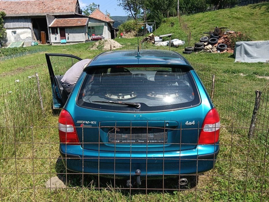 Vând Mazda 01 323F
