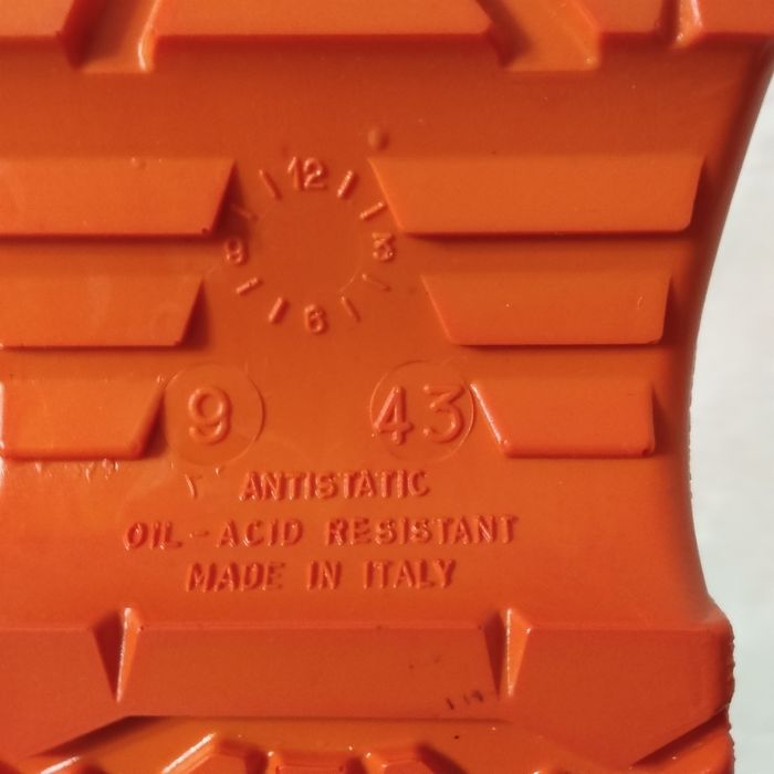 Продам ботинки .Зимние и летние