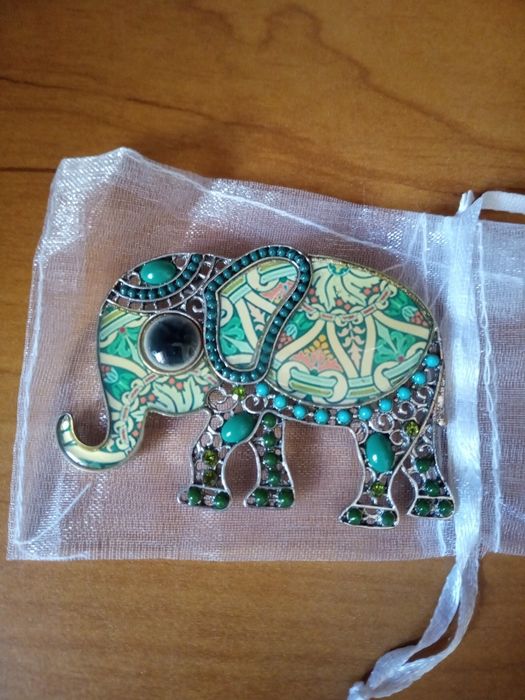 Broșă pentru abundență elefant