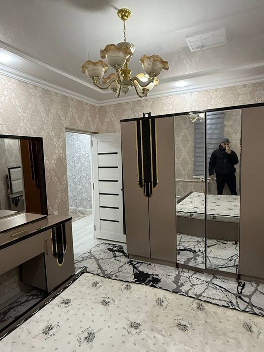 4 xonali kvartira sotiladi