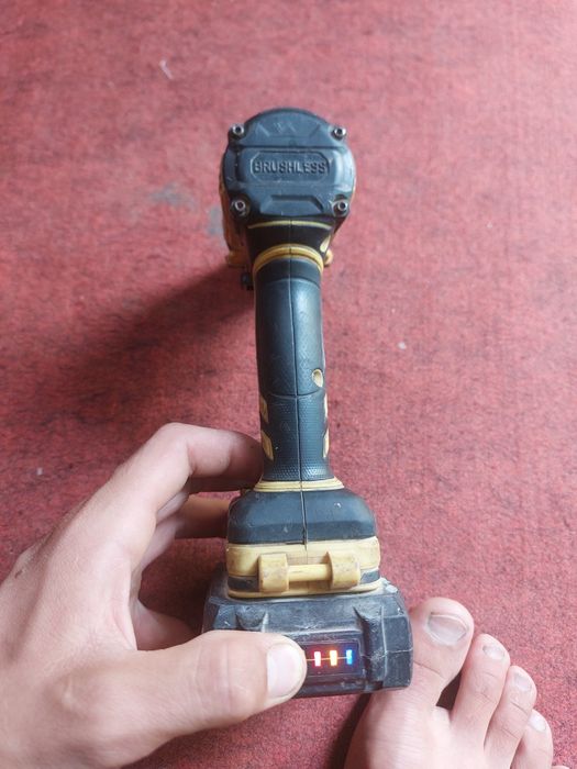 Shurpovyor Dewalt ozgina ishlangan 48v 3.0Ah