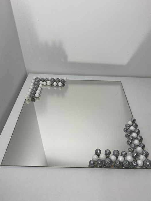 Oglinda bijuterii, cosmetice