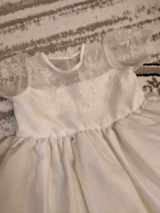 OFERTA Rochii elegante 3-8 ani 35.buc