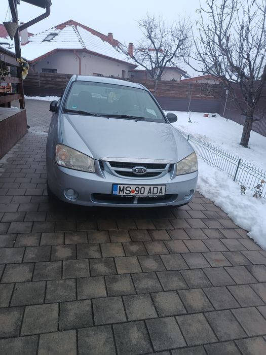 Kia Cerato 1.6 benzină – 2006 |