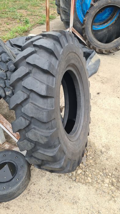 Cauciucuri excavator 11.00R20 și 10.00R20 cu detrapanti