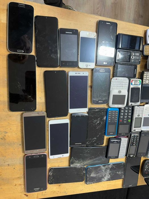 Lot 44 Telefoane Mobile Retro nokia samsung motorola sony ericcson