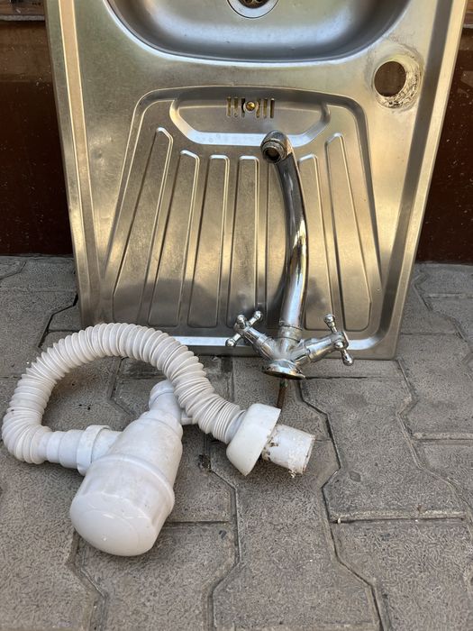 Продается раковина для мойки посуды + сместитель