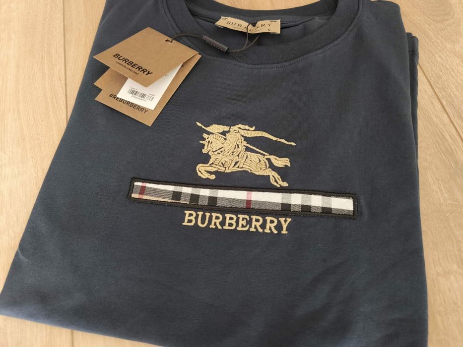 Дамски тениски на Pinko, Guess, Calvin Klein и много други марки