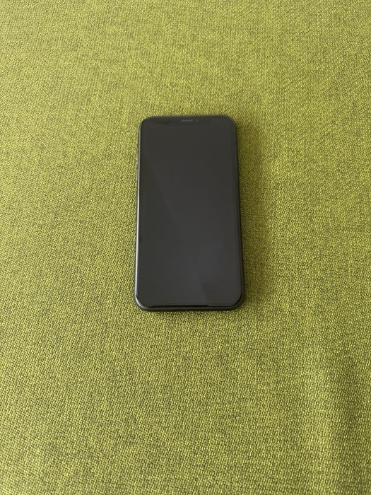 Продам Iphone XR в хорошем состоянии