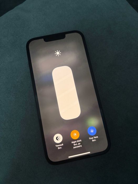 Продам iPhone 13 — идеальное состояние