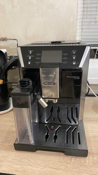 Кофе машинка Delonghi