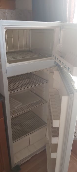 Хладилник с фризер