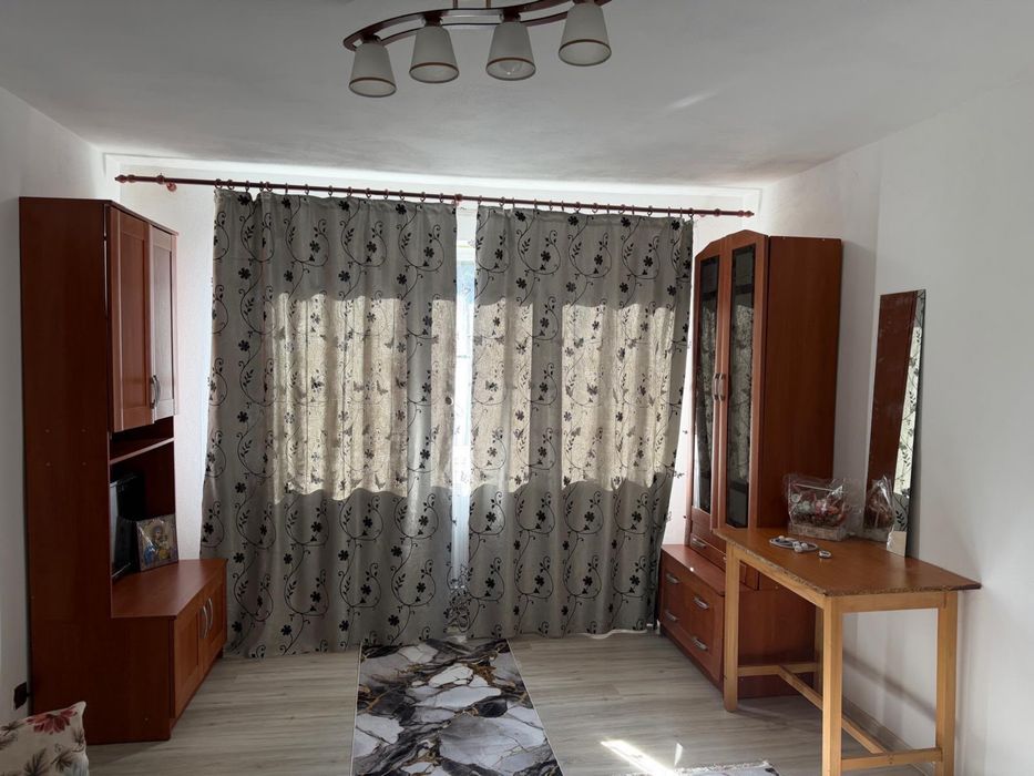 Inchiriez apartament cu 2 camere si loc de parcare