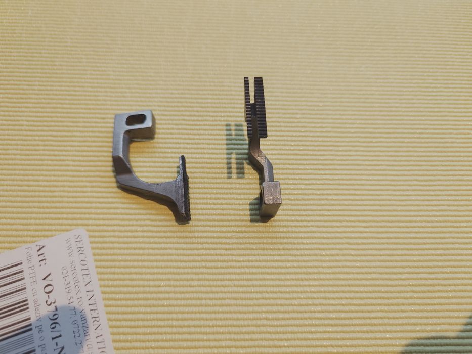 Vând set de accesorii și ace  pentru mașini de cusut industriale