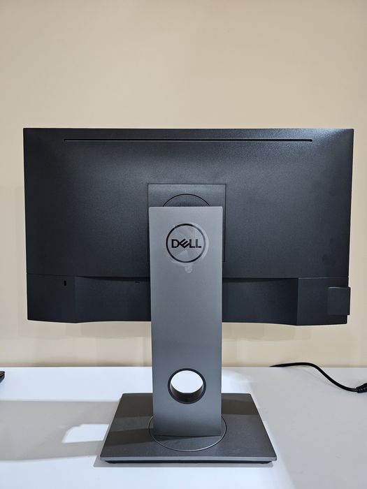 Монитор DELL P2418D