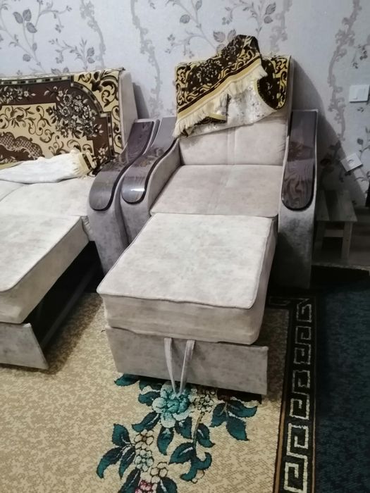 Диван и кресло в идеальном состояние