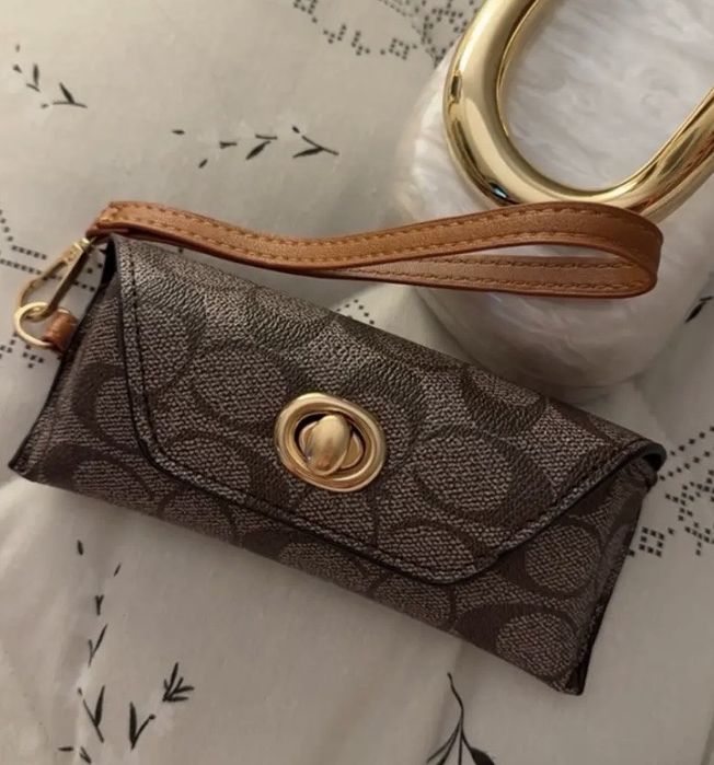 Красивый чехол для очков