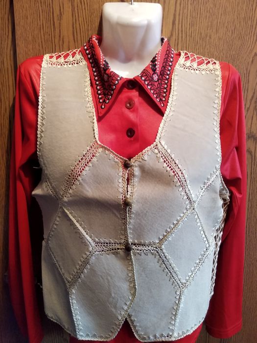 Жилетка из натуральной замши пекин