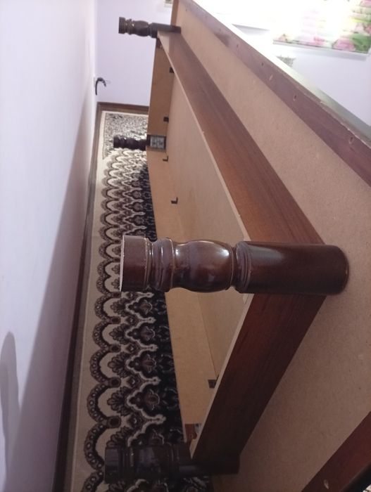 Katta stol sotiladi, narx kami bor!!