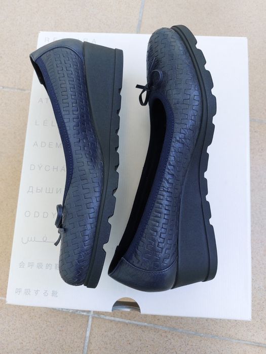 Черни сникърси, розови кецове, тъмносини балеринки естествена кожа