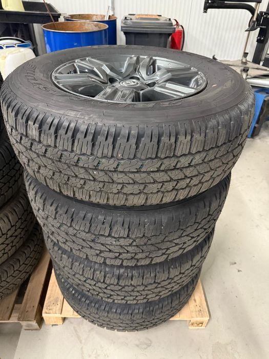 Oblon Toyota Hilux.  Bata spate Bara Fata