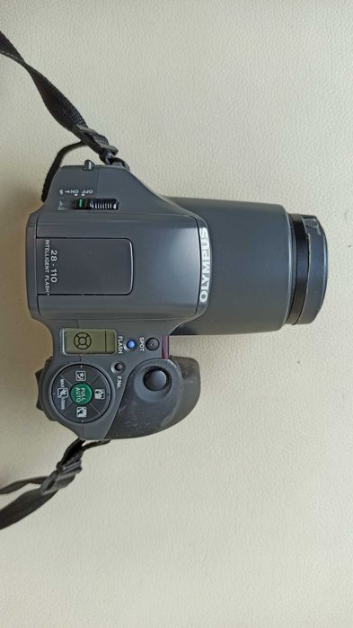 Продавам  ЛЕНТОВ фотоапарат ,,Olimpus'' IS 100