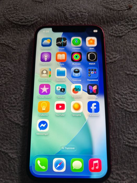 iPhone 12 червен