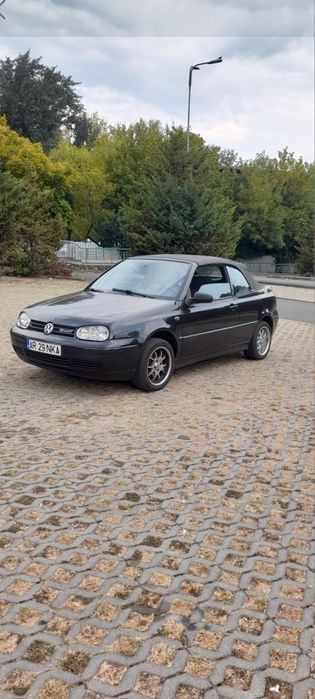 Volkswagen Golf decapotabil