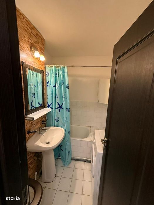 Proprietar vând garsonieră cu balcon