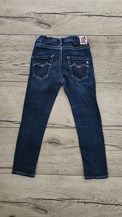 Детски дрехи на Guess