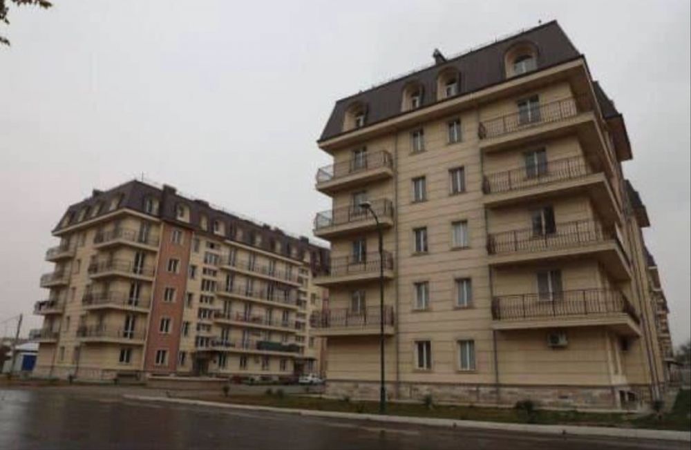 Arenda kvartira Drujba Komolon 3 xona xamma sharoiti bor Srochna