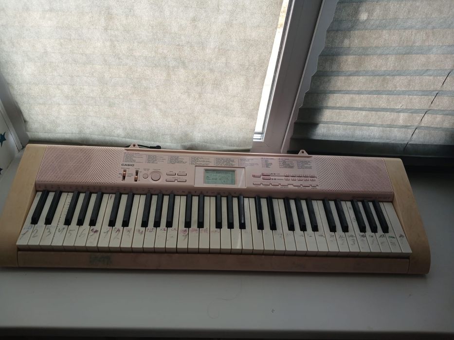 Срочно продаю синтезатор casio
