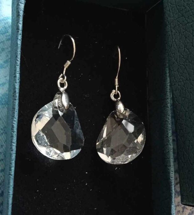 Нови, масивни, сребърни обеци. В кутия за подарък.